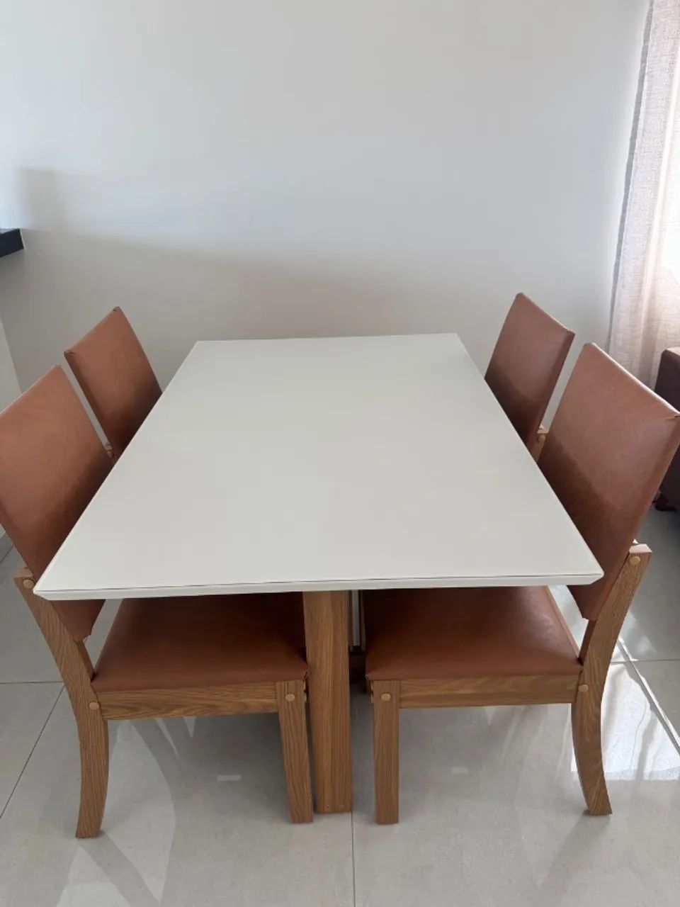MESA DE JANTAR 4 CADEIRAS