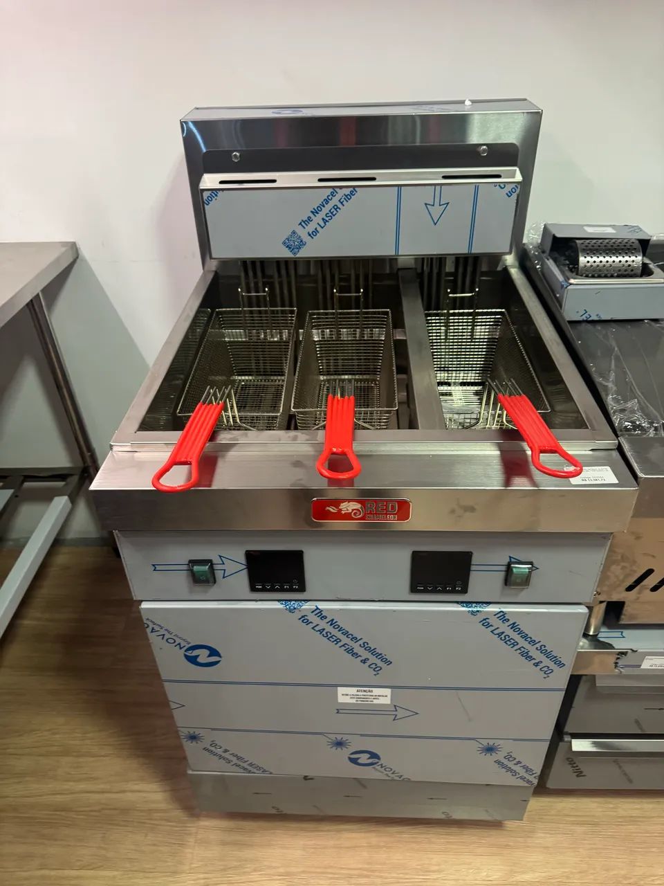 Fritadeira industrial bipartida 3 cestos trifásico 380w - Foto 2