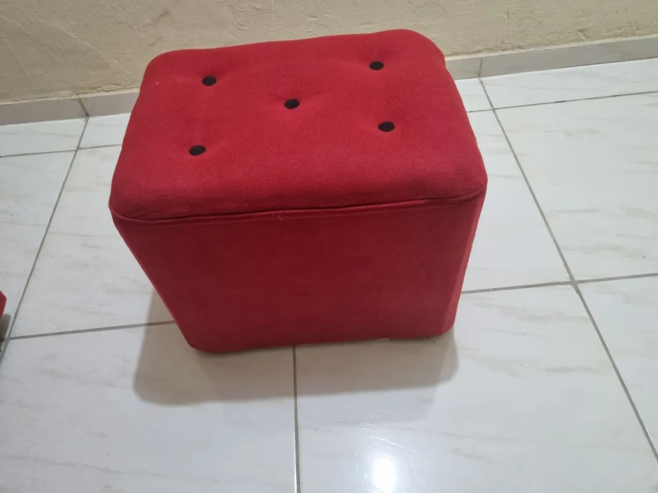 Sofá com 2 puffs - Foto 2