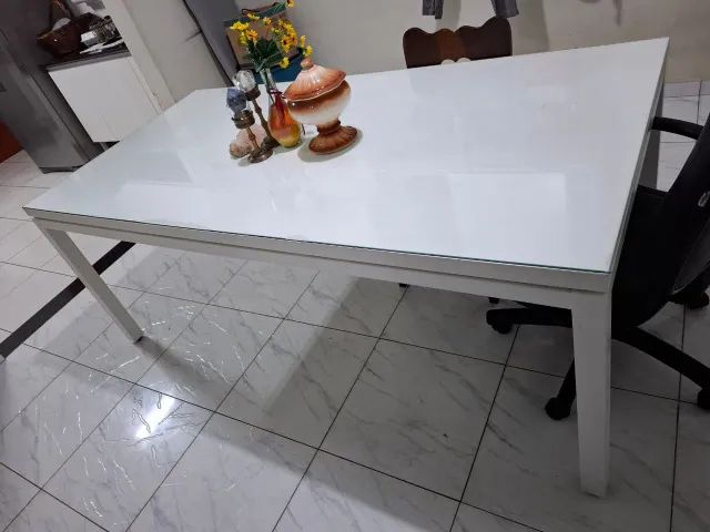 Mesa laqueada branca 8 lugares com tampo de vidro