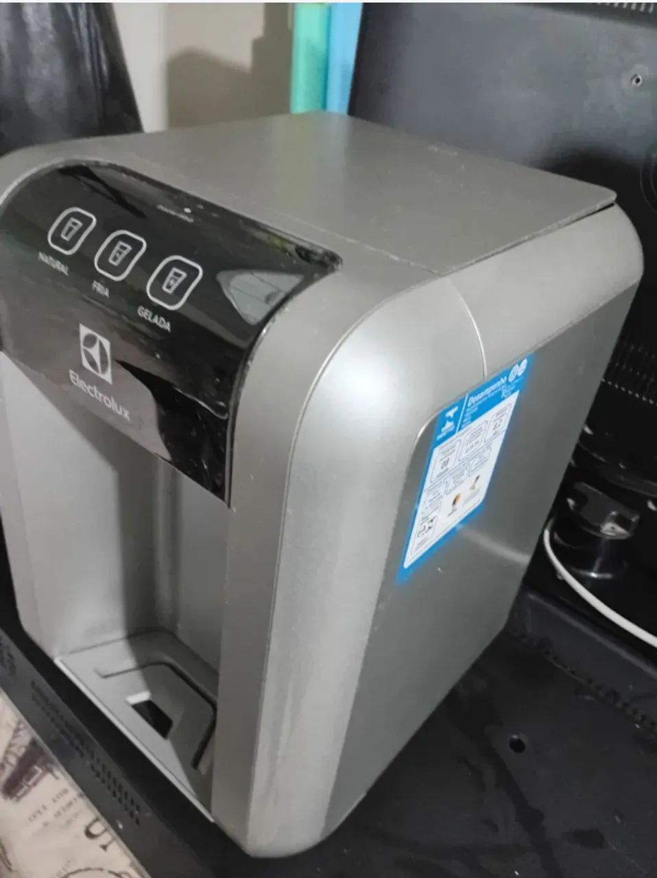 Bebedouro Electrolux , não está gelando , tem um Refil novo para instalar incluso