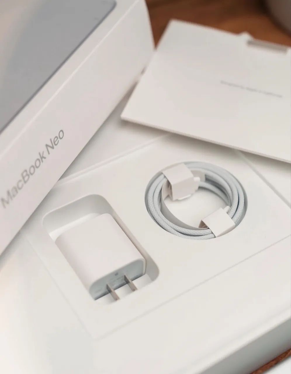 MacBook Neo Silver 256 - Foto 2