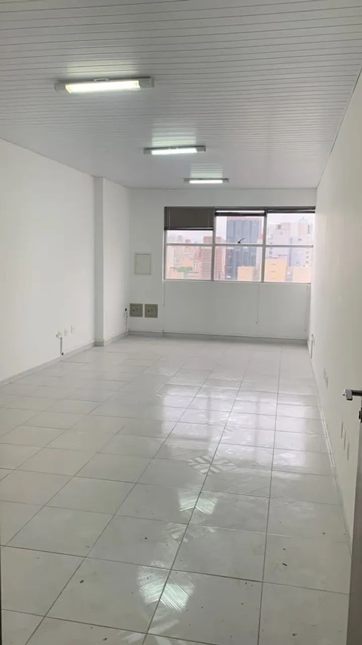 Alugo sala comercial com 34m2 no Centro de Curitiba - Foto 3
