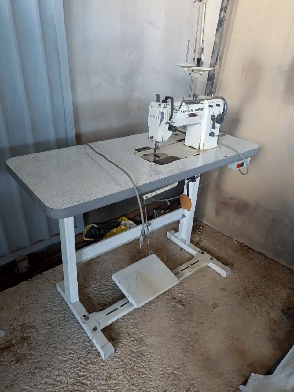 Maquina Costura industrial Singer zig zag com lubrificação automatica motor novo - Foto 4