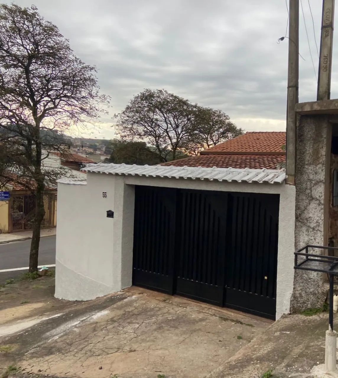 CASA COM PISCINA VENDE OU TROCA 