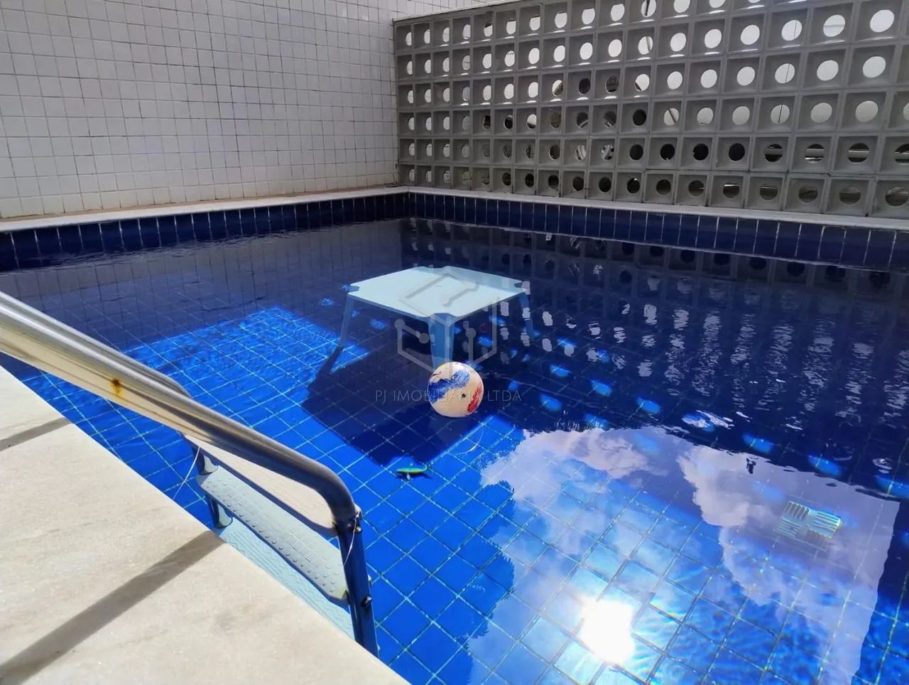 APARTAMENTO MOBILIADO COM 2 QUARTOS NOS AFLITOS - Foto 4