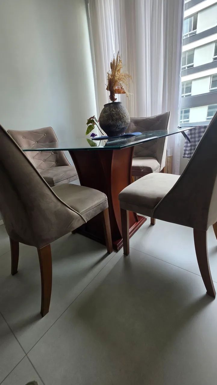 Mesa com 4 cadeiras