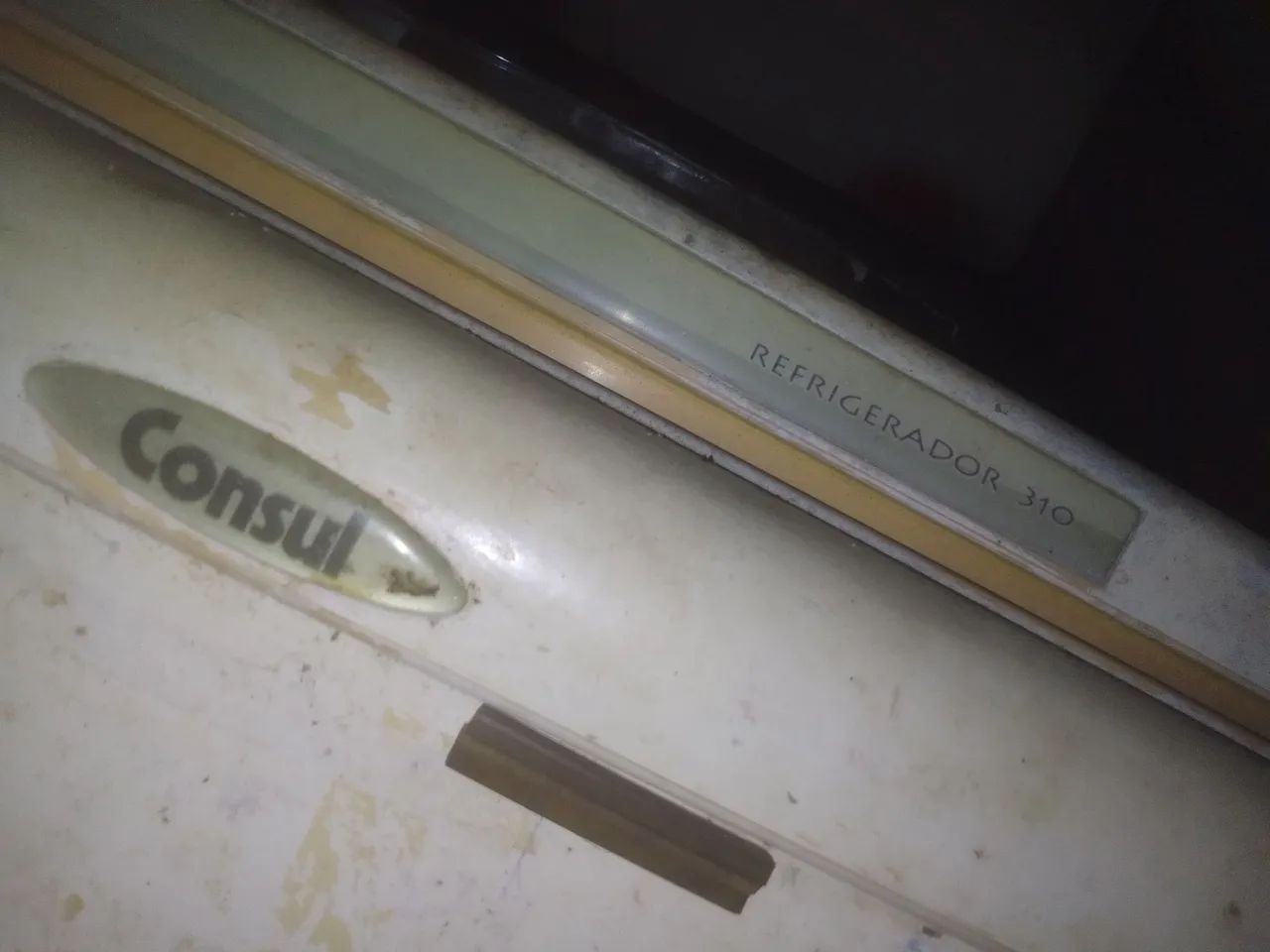 Vendendo geladeira usada com macas de uso  - Foto 3