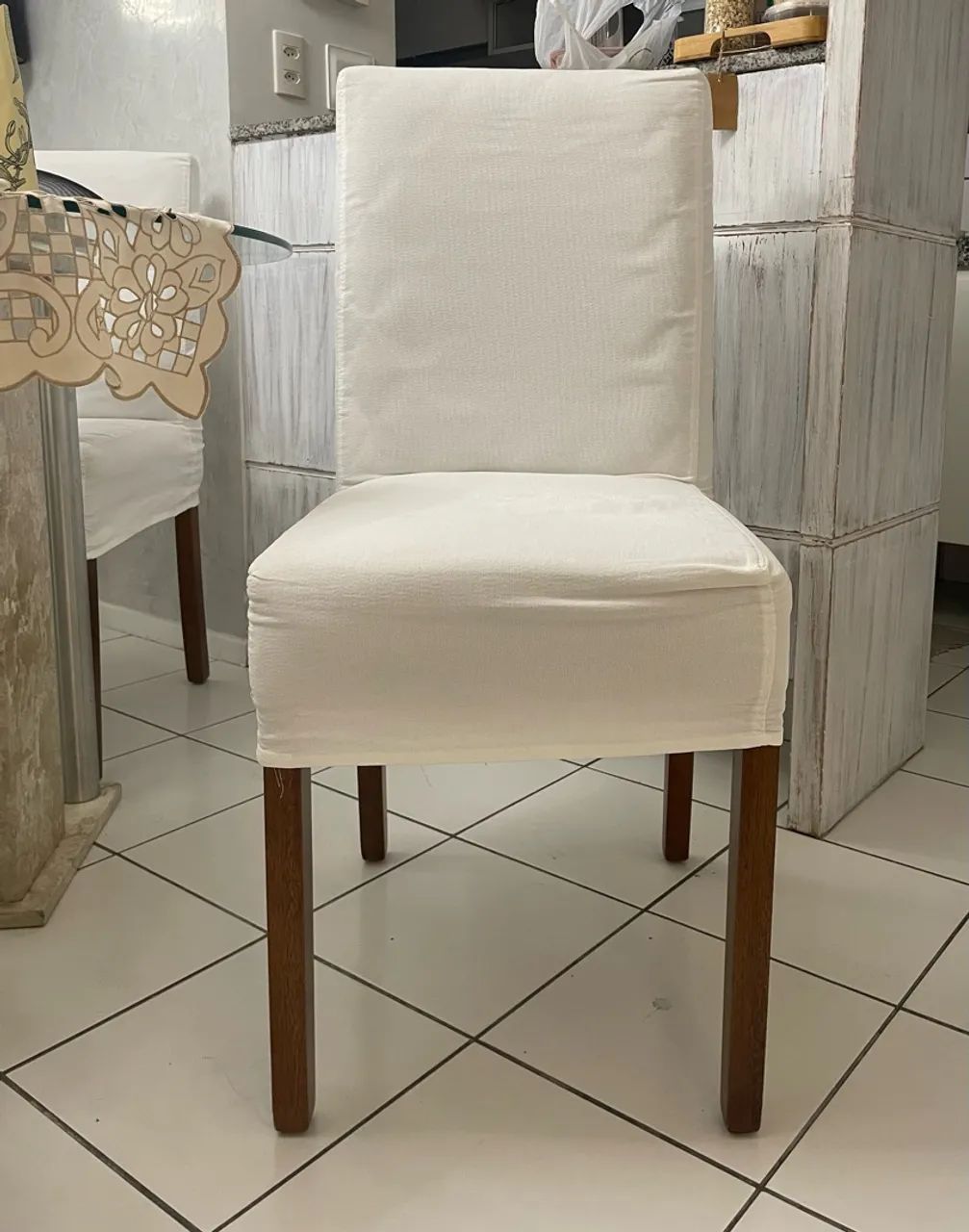 Mesa de jantar com 4 cadeiras e capas protetoras - Foto 5
