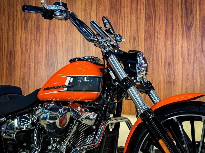 Harley-Davidson Breakout 2023 - Foto 4