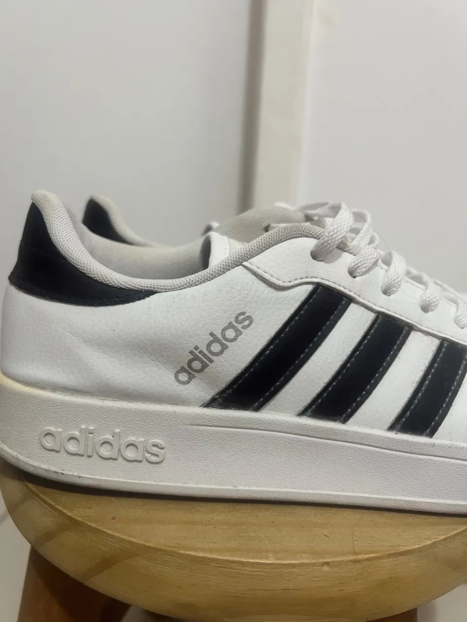 Tênis Breaknet Adidas - Branco + Preto  - Foto 3