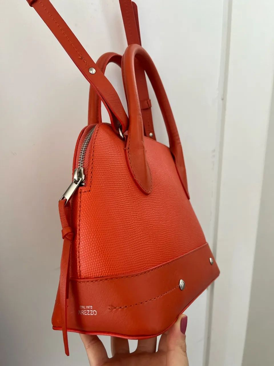 Bolsa Arezzo nova. 