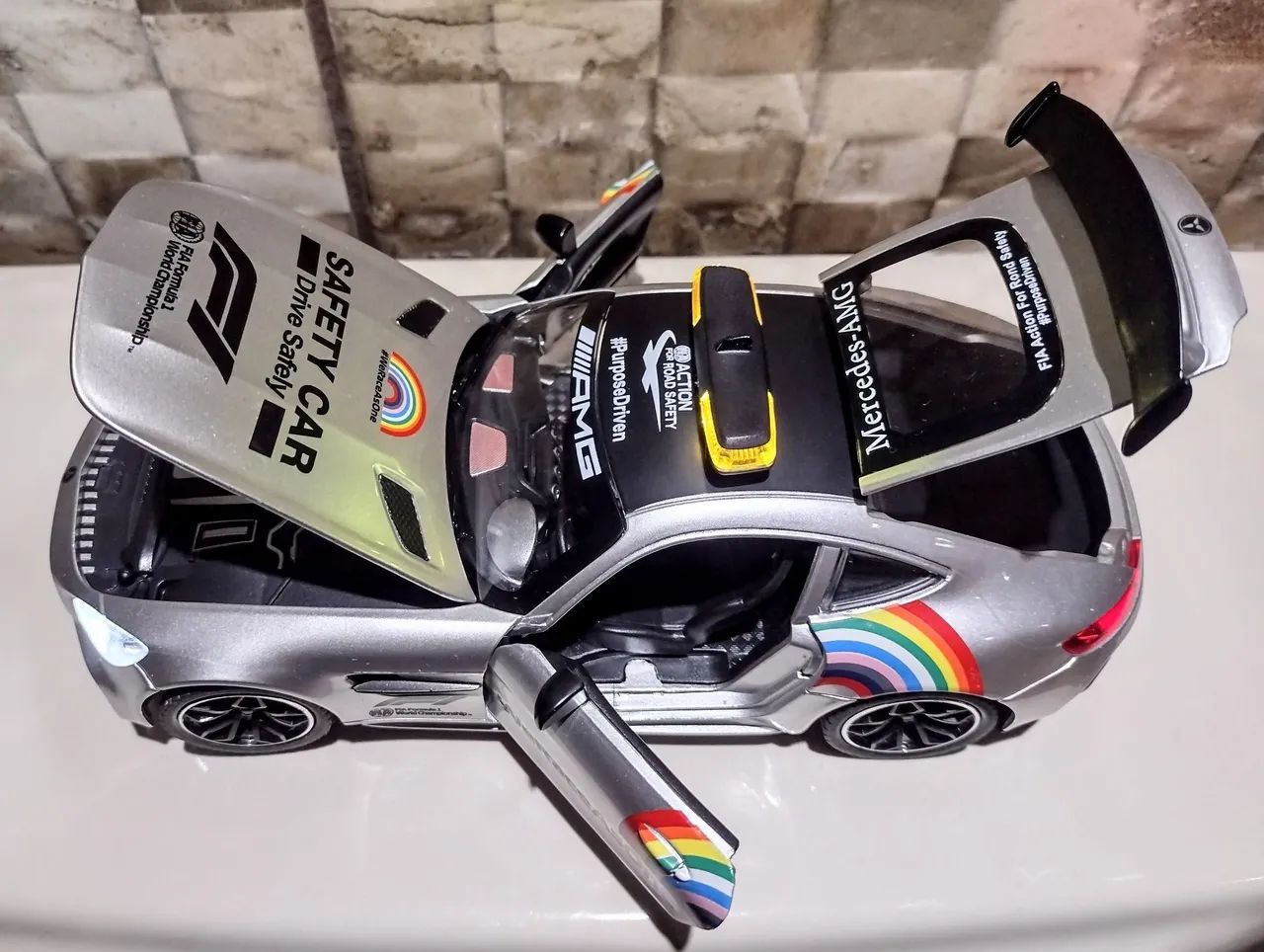 Miniatura Mercedes AMG GTR Safety Car F1 Escala 1/24 Prata  - Foto 4
