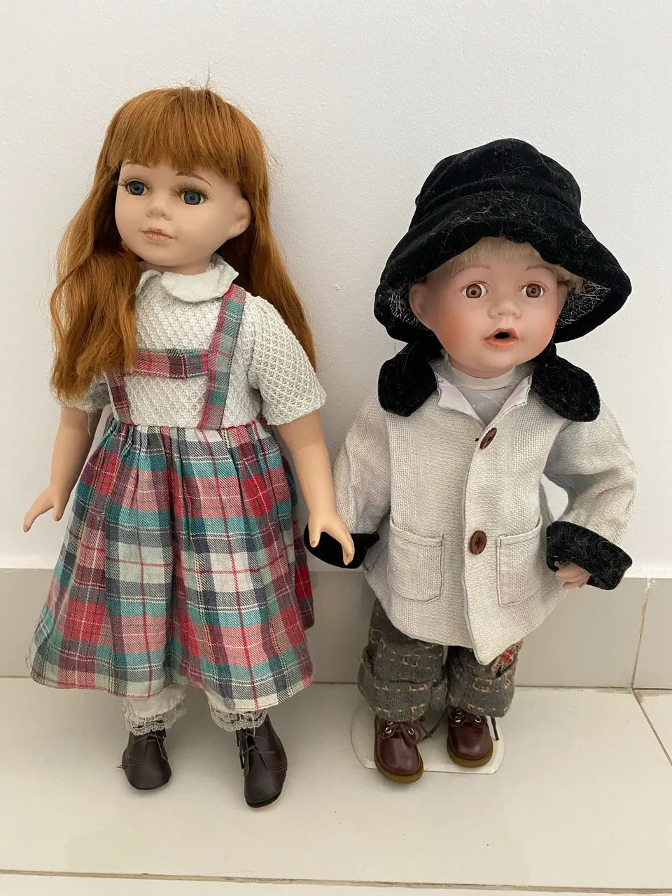 2 Bonecos de porcelana 