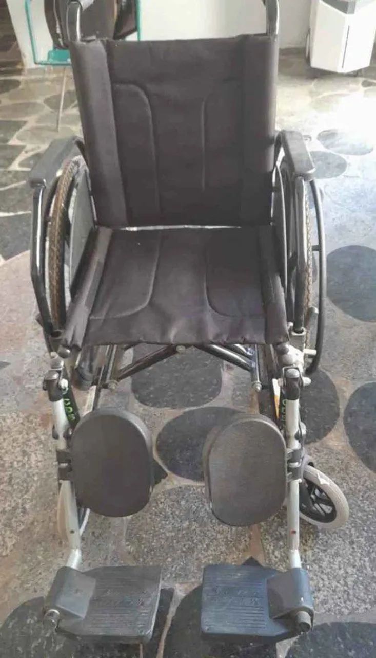 Vendo cadeiras de rodas 