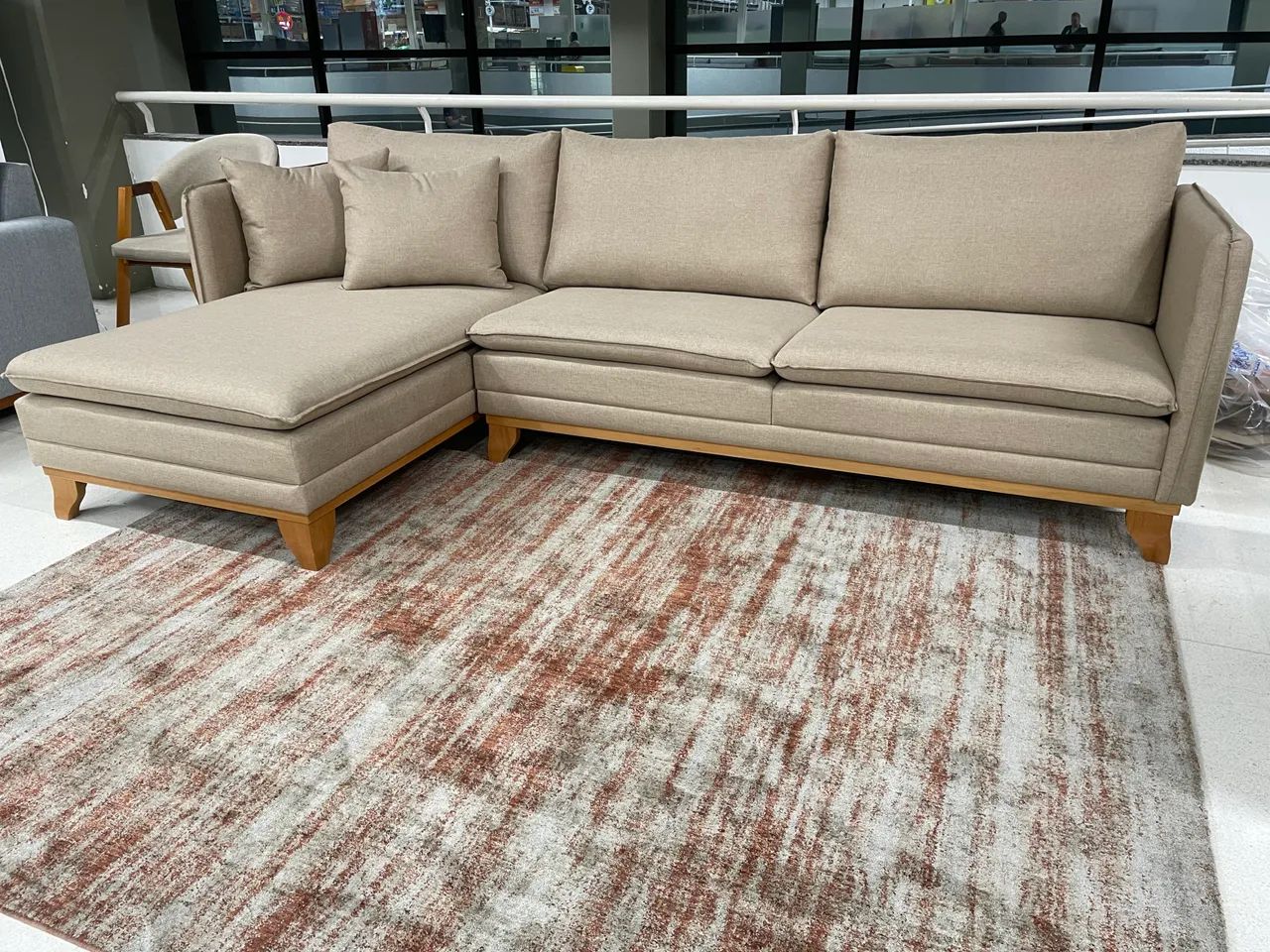 Lindo sofá com chaise 290x160 linho  - Foto 5