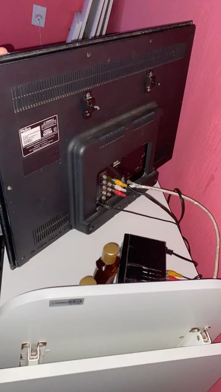 Vendo TV Philips 24 polegadas não é smart  - Foto 3