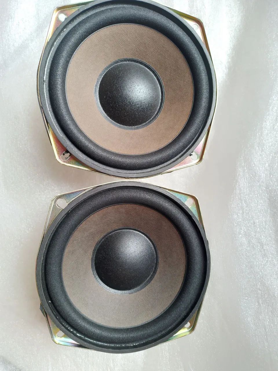 Par de auto falantes de 5  polegadas 6 ohms  80wrms cada  marca Eastech  - Foto 2