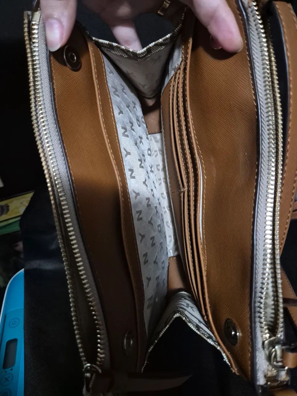 bolsa transversal da DKNY - Foto 3