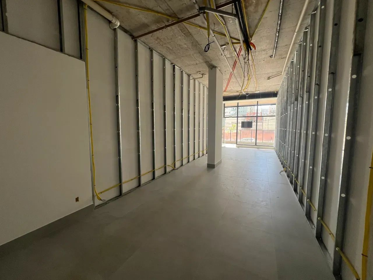loja em predio novo em itaparica - Foto 4