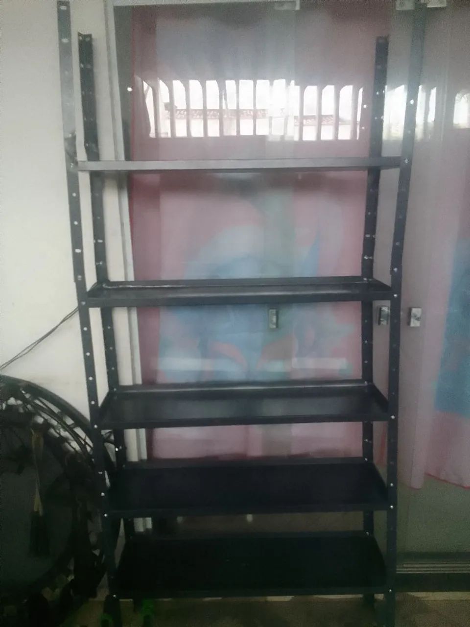 Platileira de alumínio simples. (NÃO SUPORTA MUITO PESO).