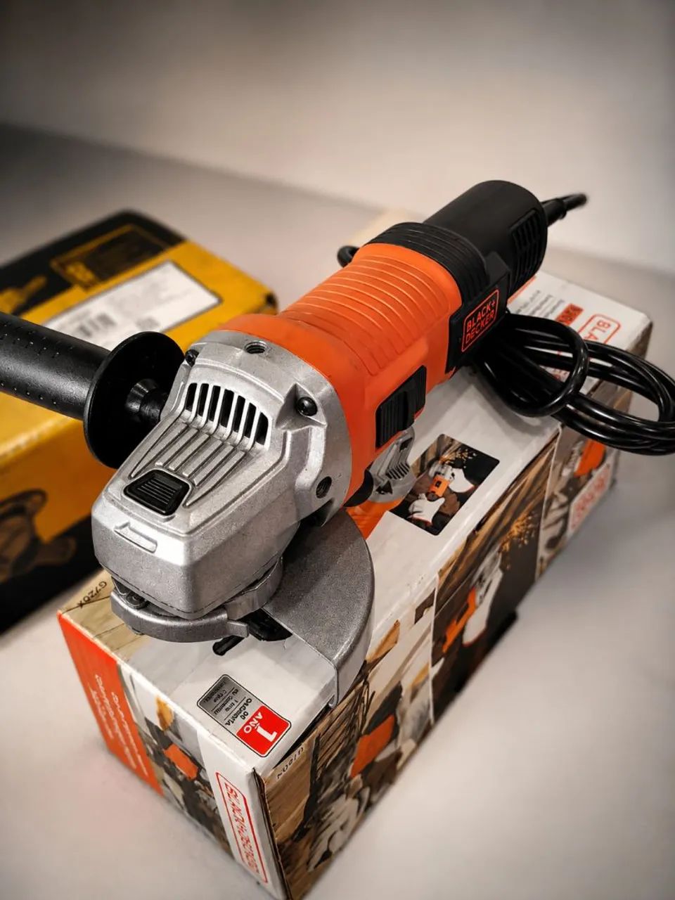 Esmerilhadeira Angular Black+Decker