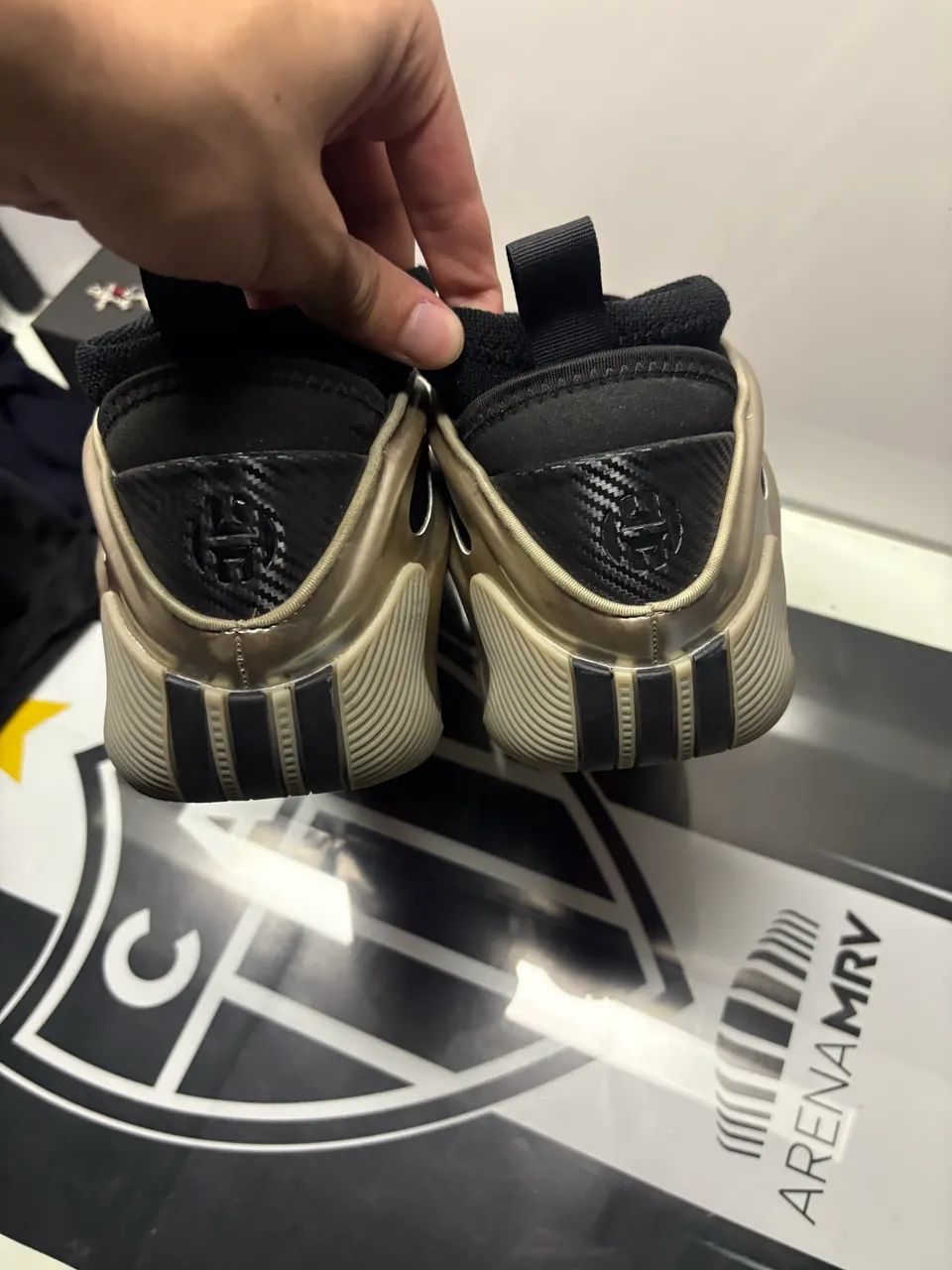 Tênis James Harden 9 Dourado - Foto 4
