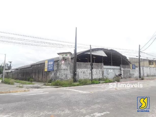 Amplo galpão na Av. Godofredo Maciel