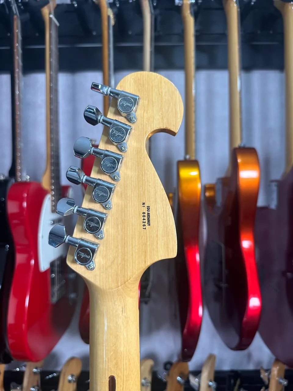 Guitarra Tagima E2 (toda original) - Foto 6