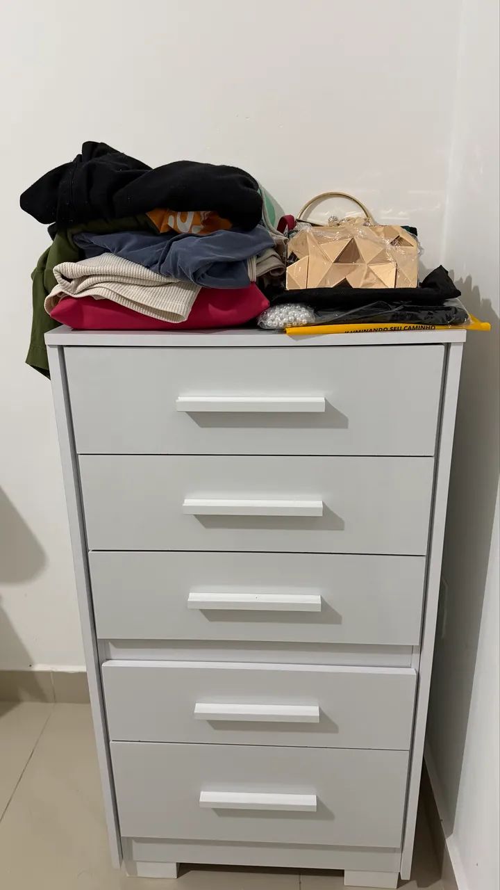 Cômoda branca em MDF
