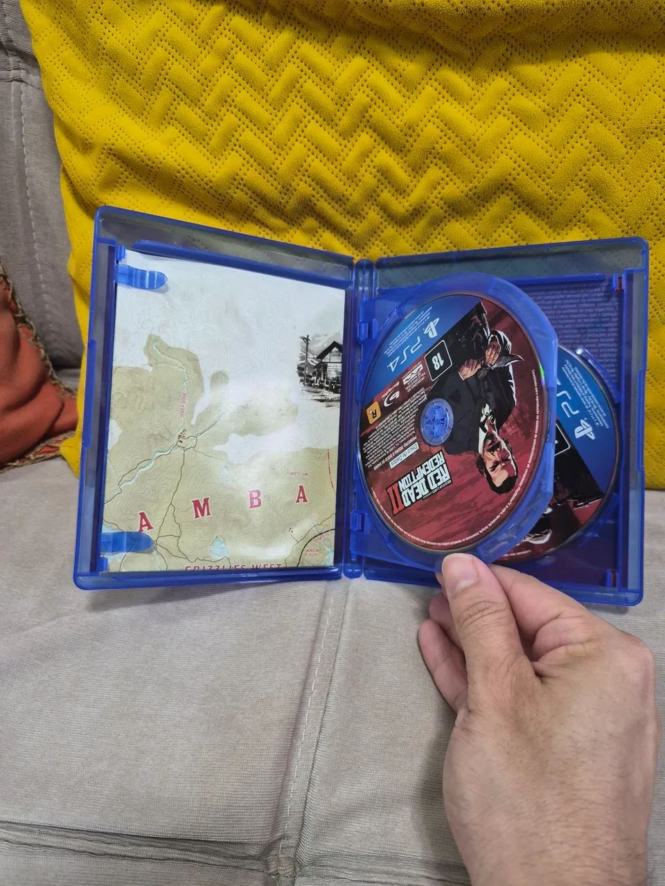 Jogo PS4 Red Dead Redemption II - Com mapa - Foto 4