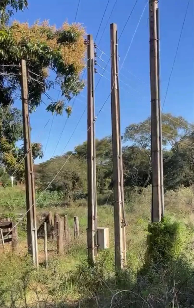 Poste de energia elétrica 
