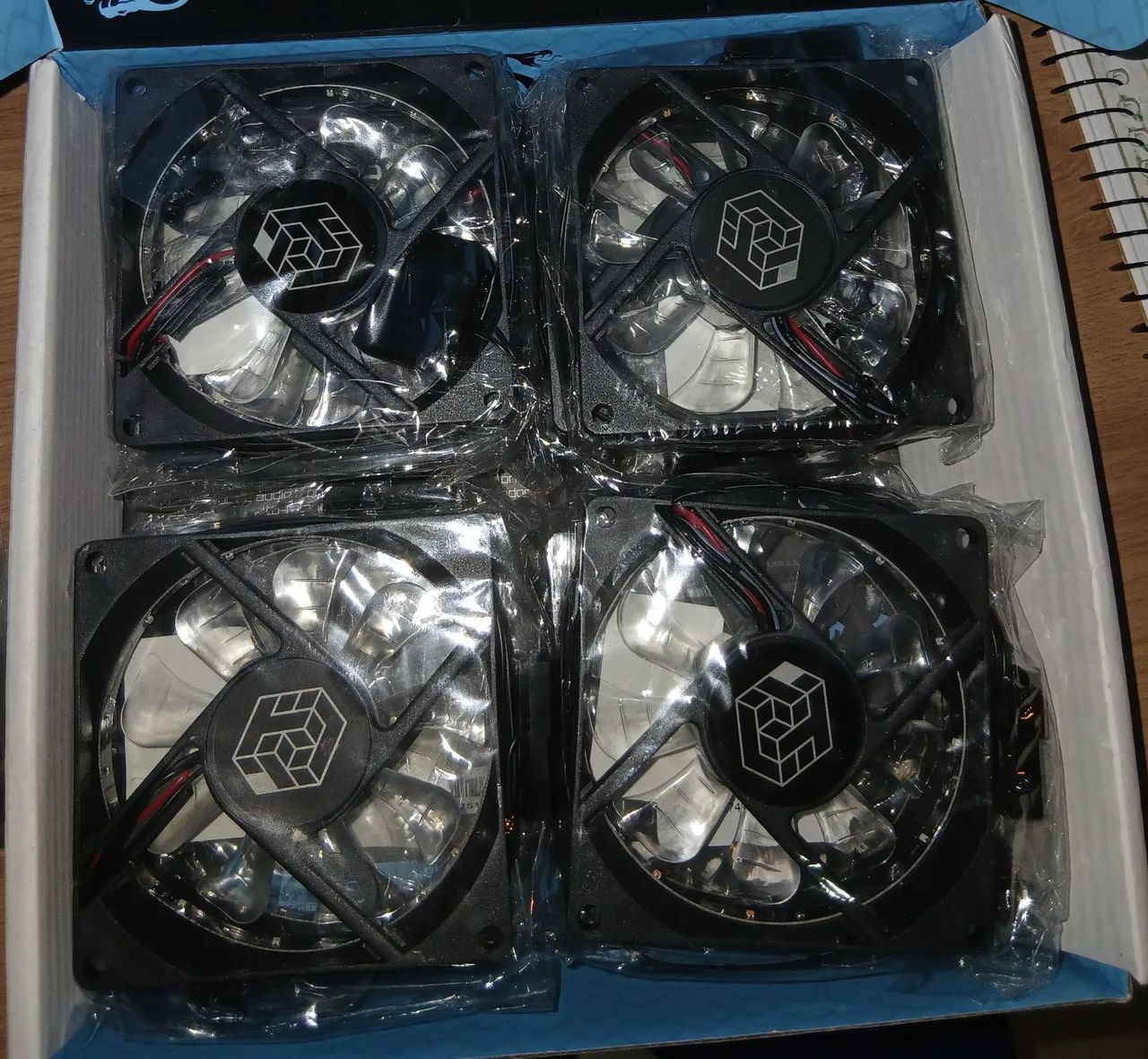 O Kit 8 Fans 80mm Cooler Ventoinha Liketec Wind LED RGB Gamer
