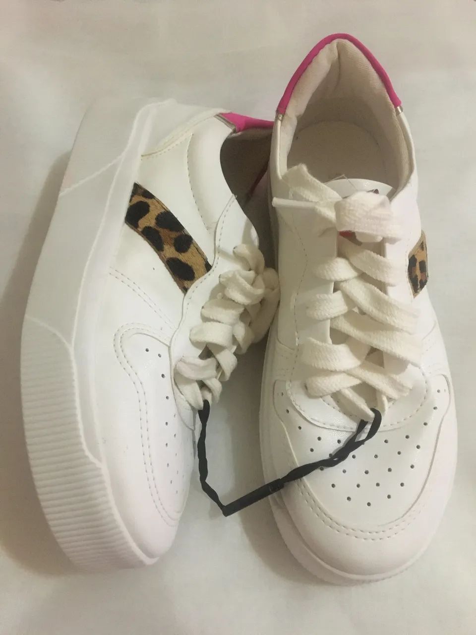 Tênis branco com detalhes TAM 36 - Foto 2