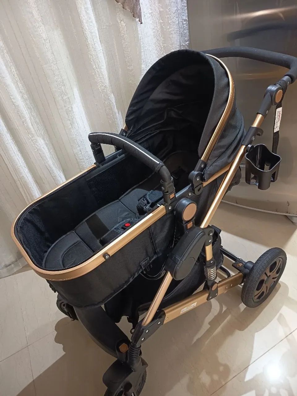 Carrinho de bebê luxo  - Foto 4