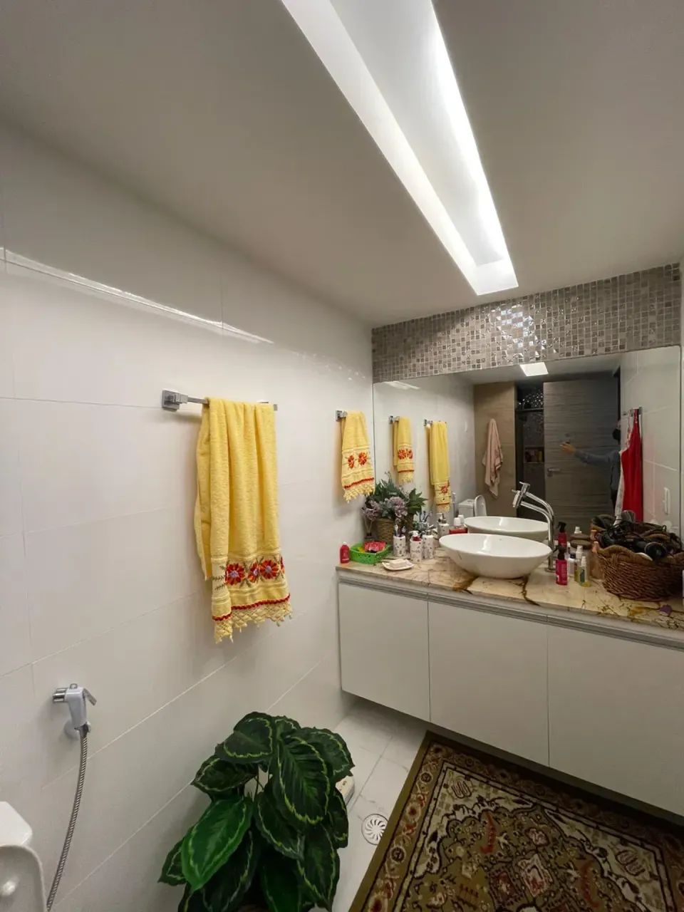 Alugo Excelente Apto de 4 quartos sendo 3 suítes com 190.m² na Ponta Verde - Foto 3