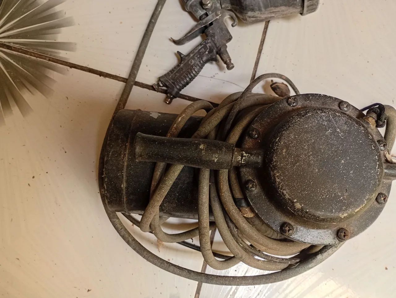 vendo esse compressor com a pistola  - Foto 2