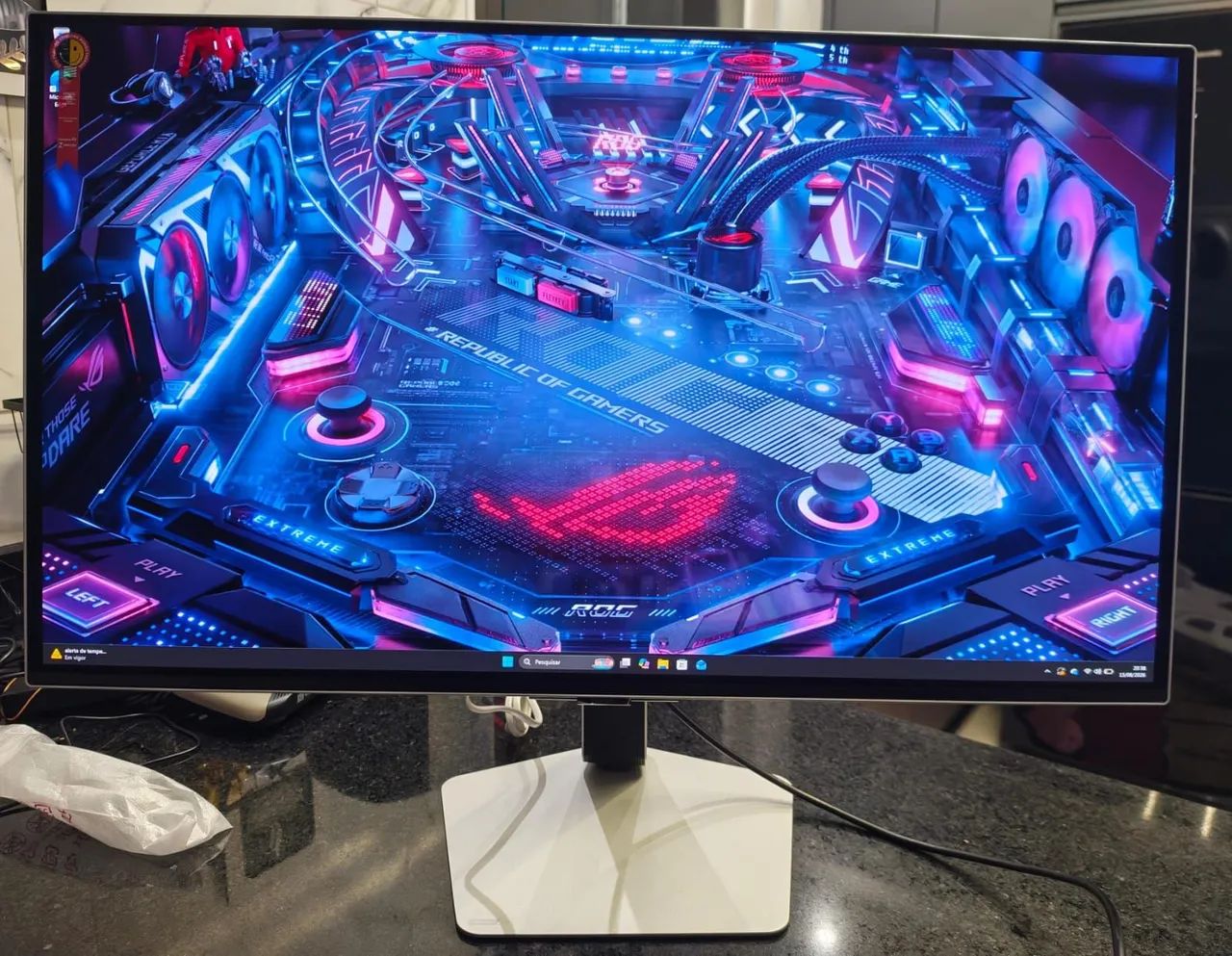 Monitor Samsung G8 32 Polegadas Oled 240Hz - Foto 2