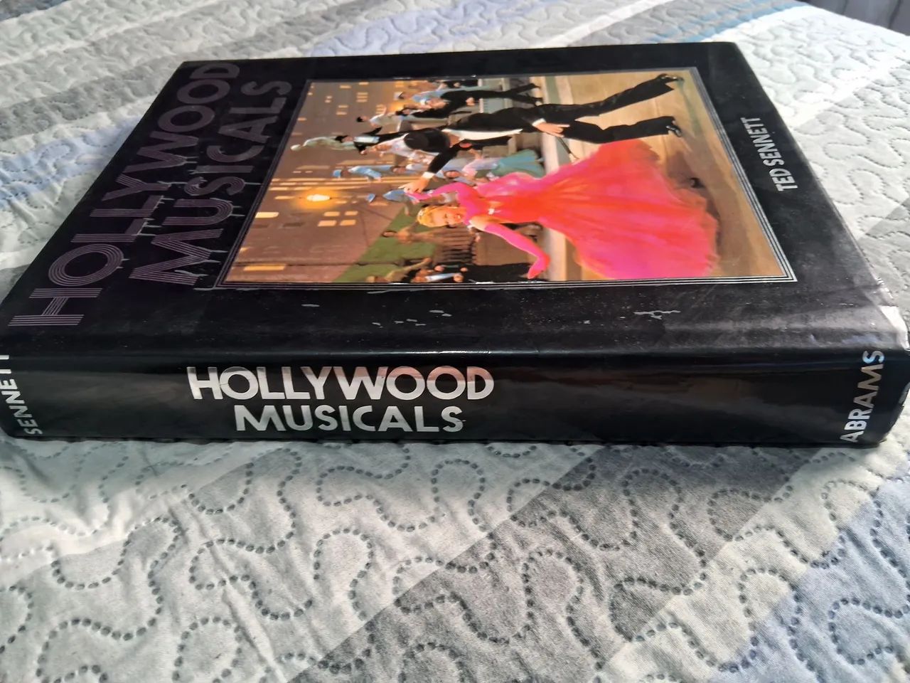 HOLLYWOOD MUSICALS TED SENNETT - Livros e revistas - Coelho Neto