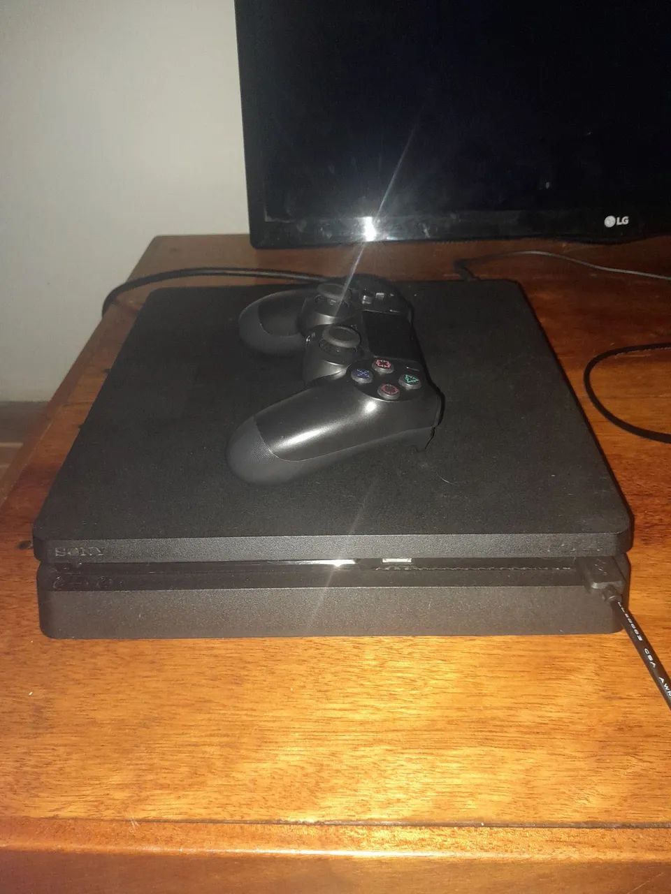 Ps4 500g com um controle - Foto 2