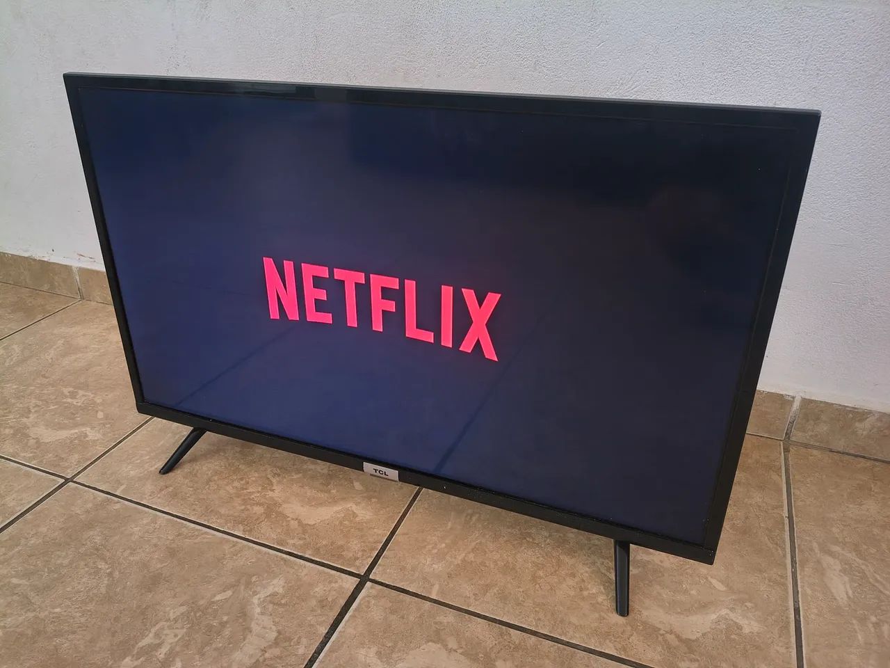 Vendo essa tv 32 polegadas smart 4K  - Foto 5