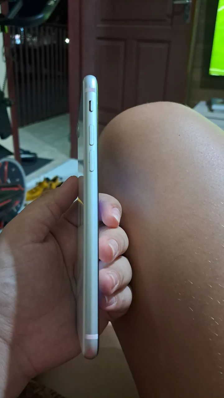 Iphone SE em ótimos estados e sem defeito nenhum  - Foto 3