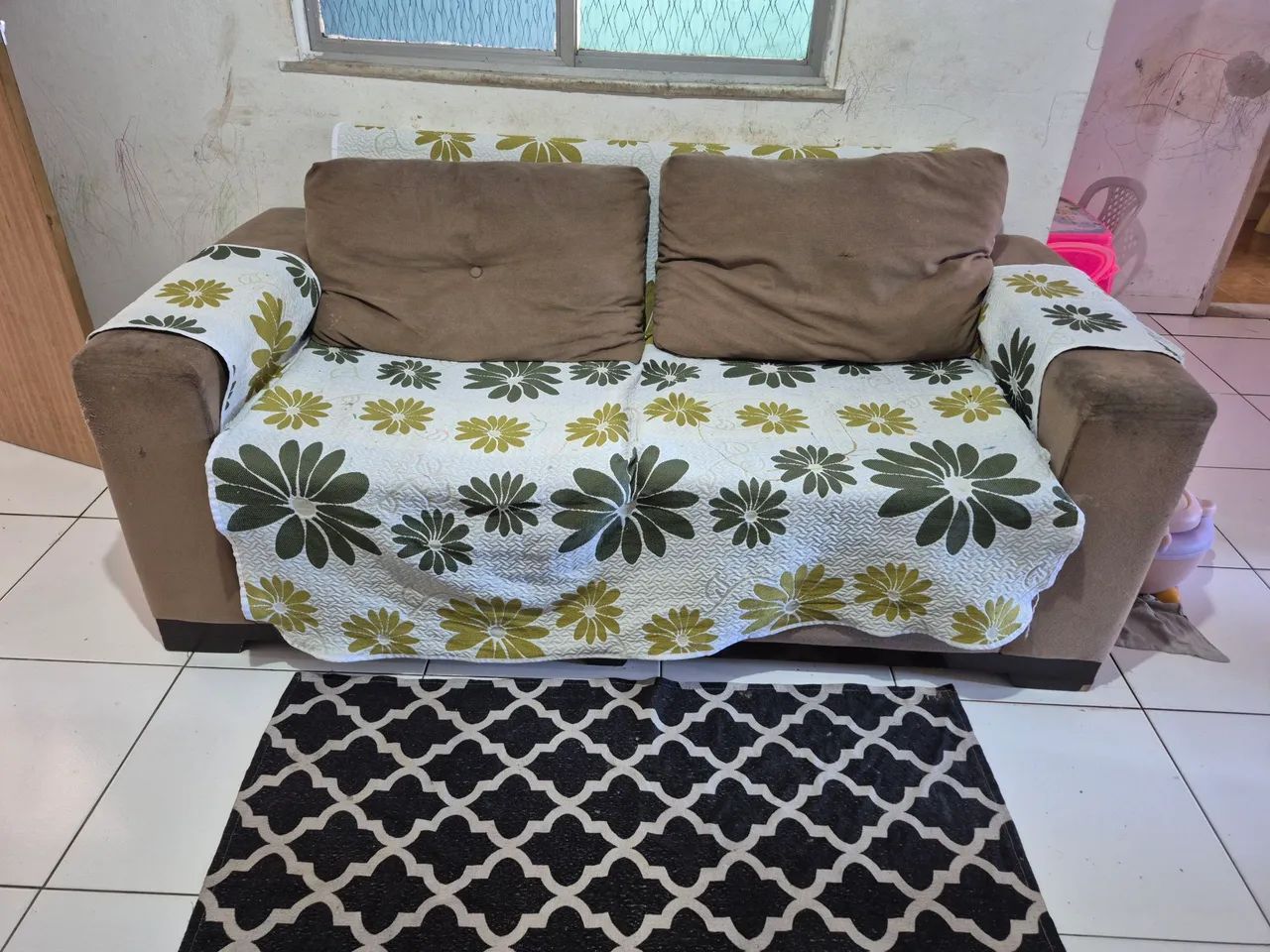 Sofá em.bom estado so esta um pouco sujo - Foto 4
