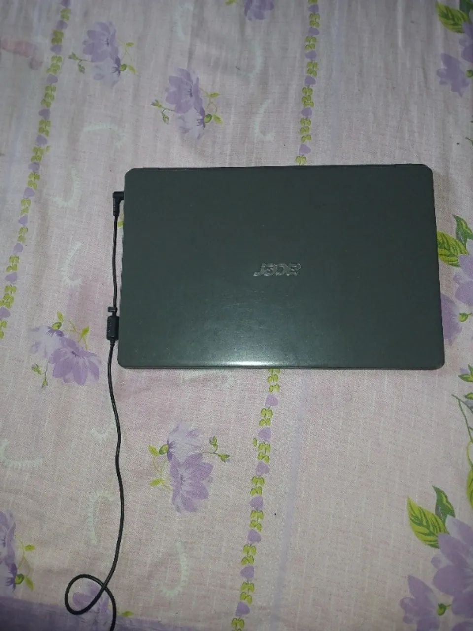 Vendo notebook accer pouco usado
