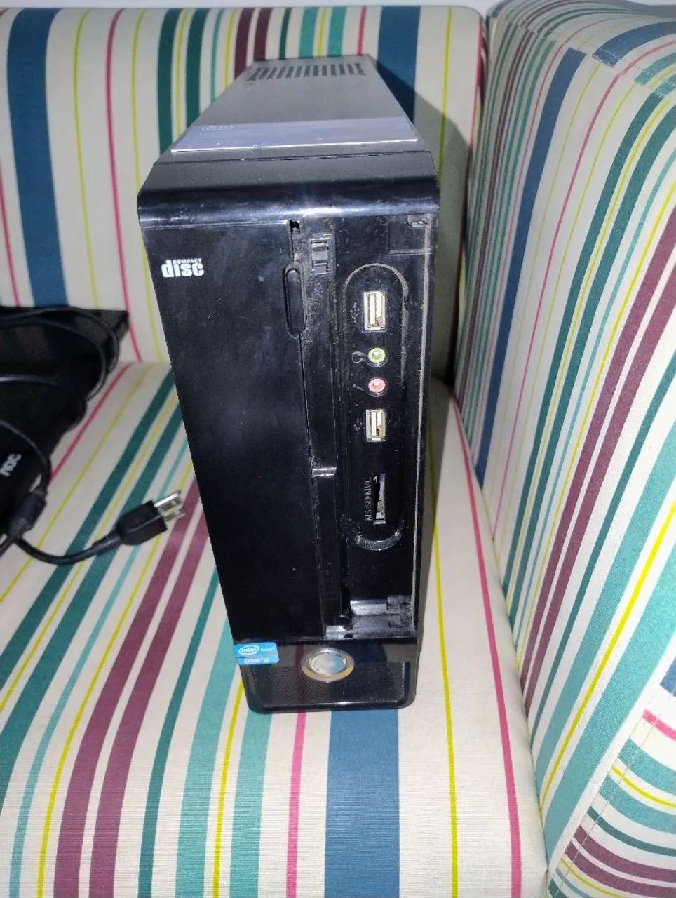 Vendo Computador  com processador I5 4gb de memória HD 500