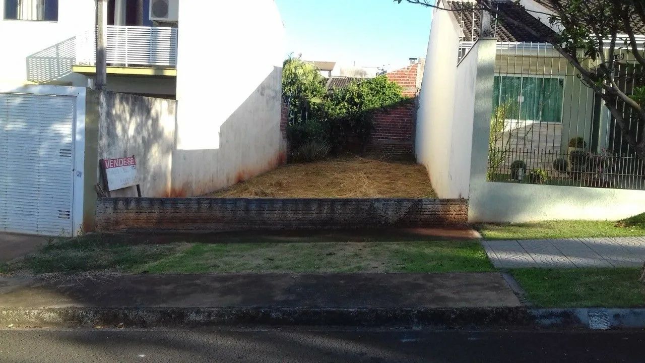 Vende-se terreno.