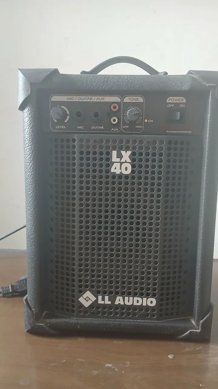 caixa amplificada multiuso LL Audio LX 40. 
