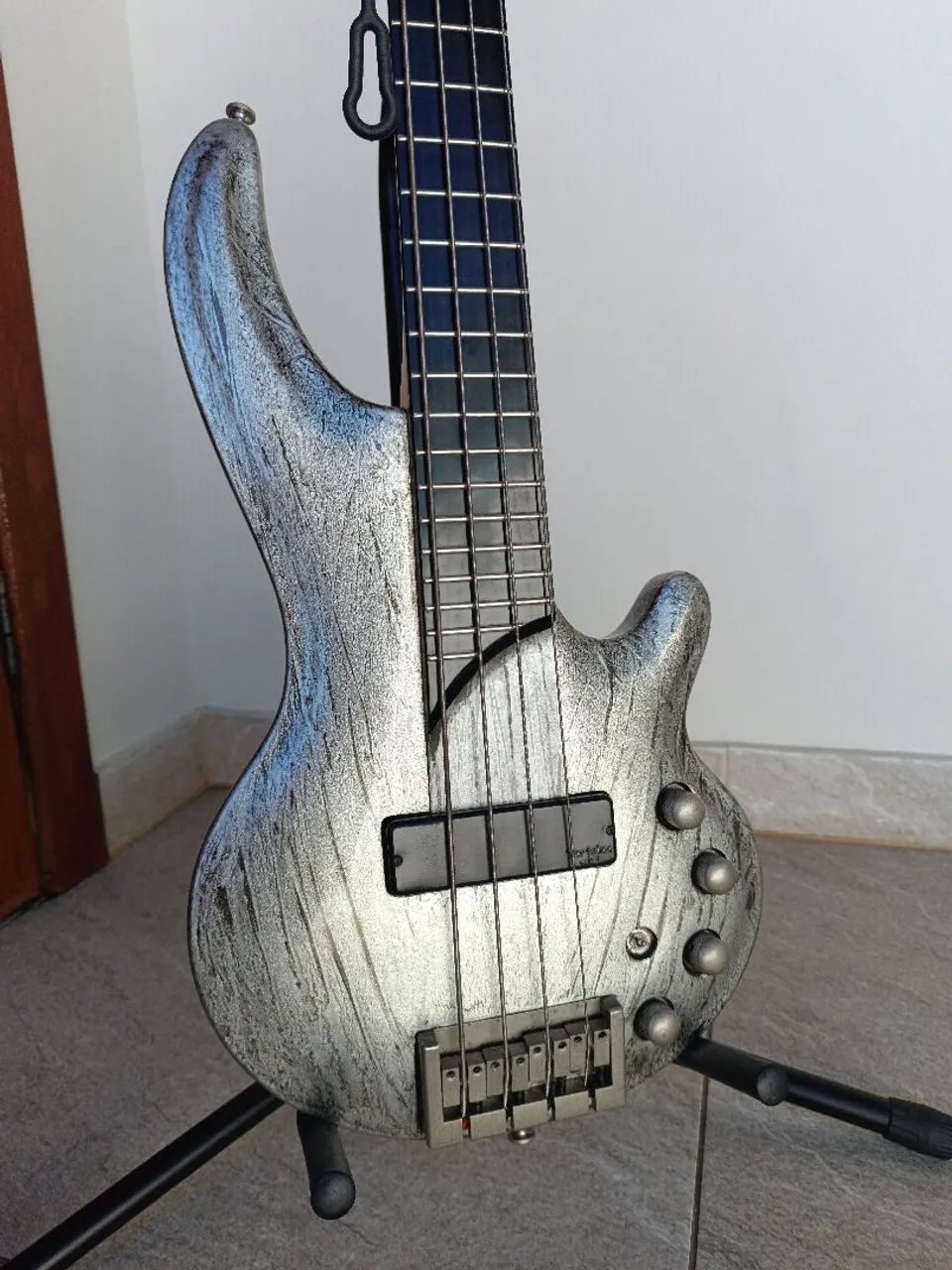 Baixo cort curbow 4 cordas ativo e passivo com Bartolini 