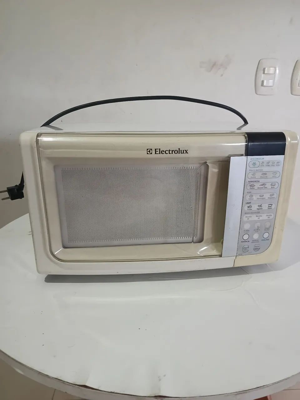 Micro-ondas Electrolux m ef 33 capacidade 23 litros funcionando perfeitamente