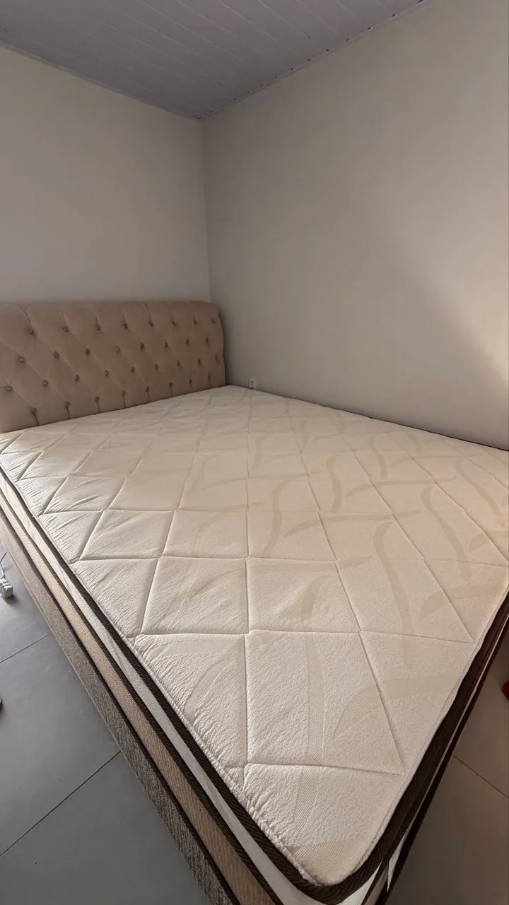 Cama Queen 8 meses de uso 
